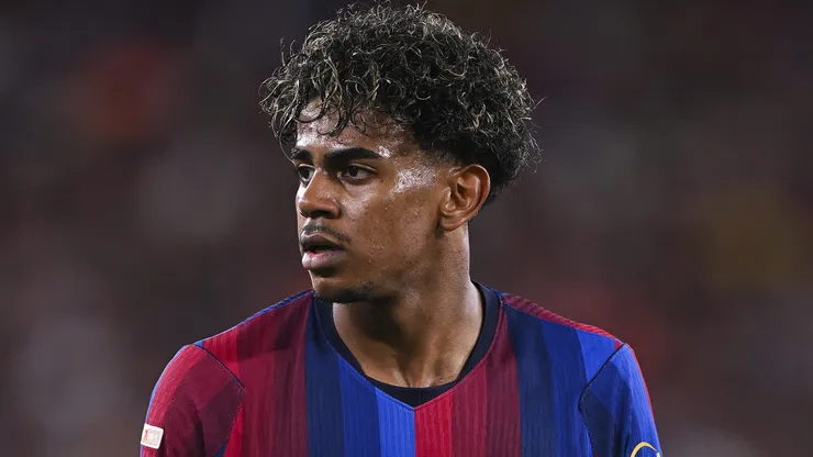 BARCELONA, SPAIN - AUGUST 31: Lamine Yamal of FC Barcelona looks on during the LaLiga EA Sports 2026/27 match between FC Barcelona and Rayo Vallecano de Madrid at Spotify Camp Nou on August 31, 2026 in Barcelona, Spain. (Photo by David Ramos/Getty Images)