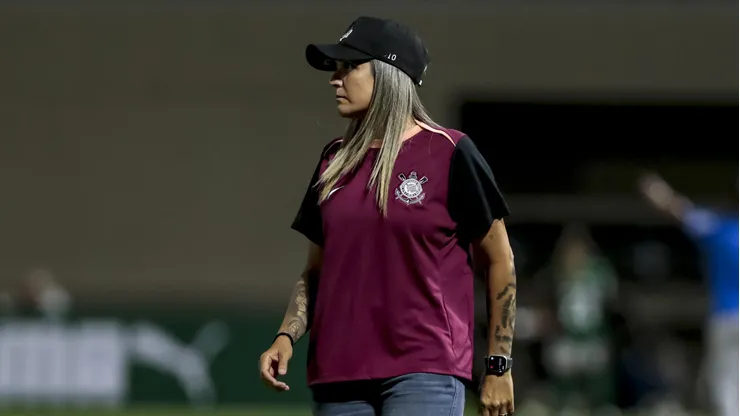 Emily Lima técnico do Corinthians durante partida contra o Palmeiras. Foto: Marco Miatelo/AGIF