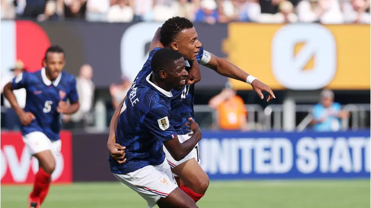 Mbappé e Dembélé são companheiros de Seleção Francesa.