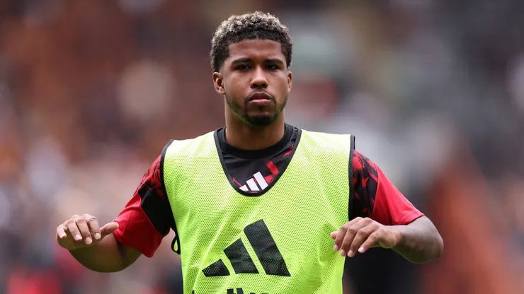 Andrey Santos of Manchester United warms up before the Premier League 2026/27 match between Hull City and Manchester United at MKM Stadium on August 22, 2026 in Hull, England.