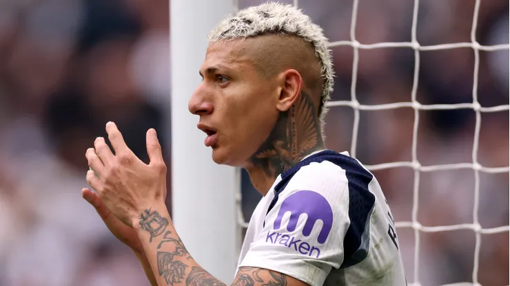 Richarlison reage com tristeza à descarte no Tottenham. Foto: Alex Pantling/Getty Images)