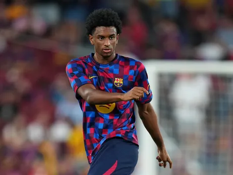 Hansi Flick se pronuncia sobre Balde não jogar no Barcelona