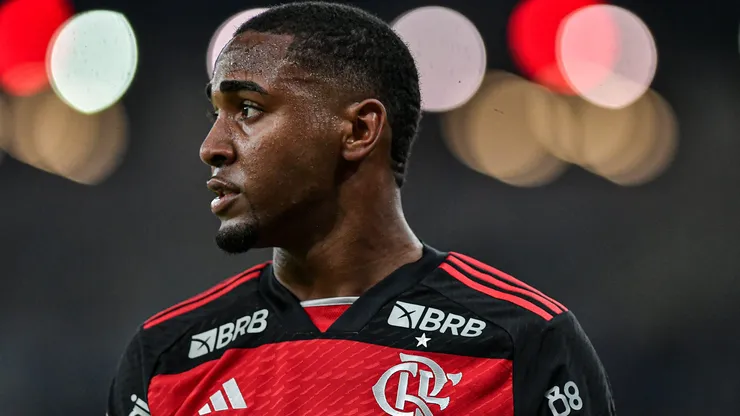 Lorran fica próximo de deixar o Flamengo rumo aos Emirados Árabes. Foto: Thiago Ribeiro/AGIF