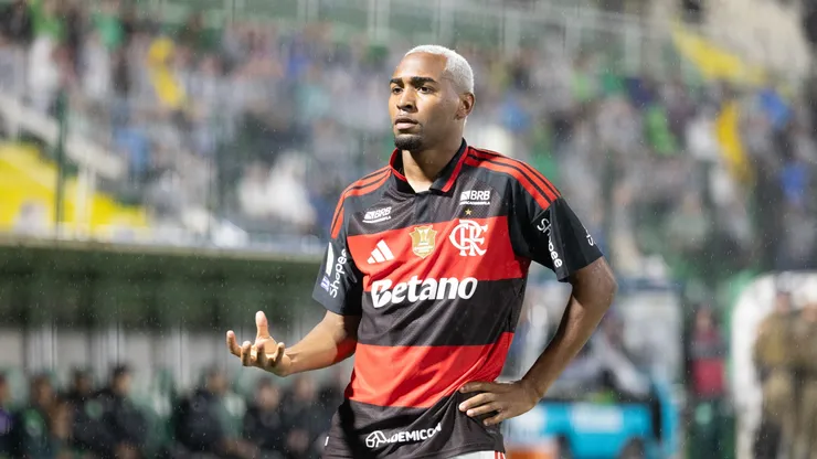 Lorran jogador do Flamengo comemora seu gol durante partida contra o Chapecoense no estádio Arena Conda pelo campeonato Brasileiro A 2026. Foto: Liamara Polli/AGIF