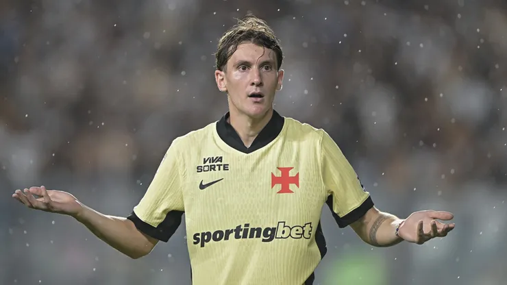 Colidio jogador do Vasco durante partida contra o Cruzeiro no estádio São Januário pelo campeonato Brasileiro A 2026. Foto: Thiago Ribeiro/AGIF