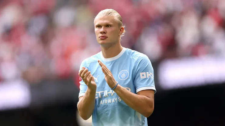 Erling Haaland of Manchester City applauds the fans after the 2026 FA Community Shield match between Arsenal and Manchester City at Principality Stadium on August 16, 2026 in Cardiff, Wales.