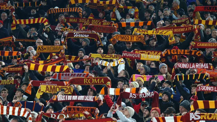 ROME, ITALY - DECEMBER 02: AS Roma fans show support from the stands during the Serie A match between AS Roma and Atalanta at Stadio Olimpico on December 02, 2024 in Rome, Italy. (Photo by Paolo Bruno/Getty Images)