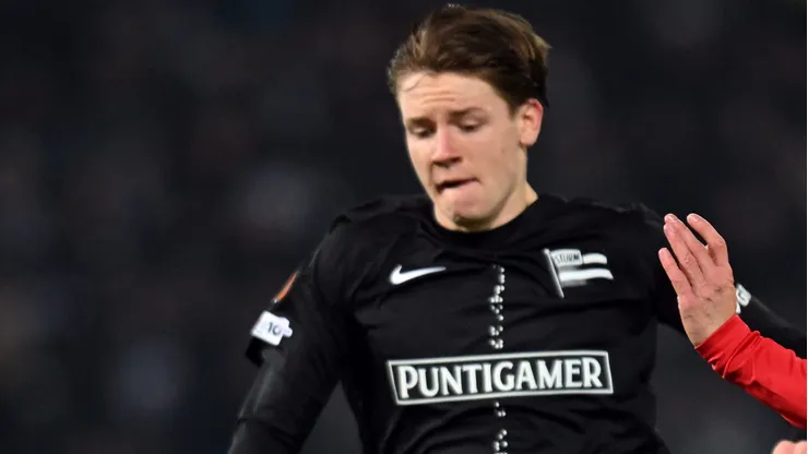 Luca Weinhandl, do Sturm Graz, durante a partida da 8ª rodada da fase de liga da Europa League. (Photo by Jurij Kodrun/Getty Images)