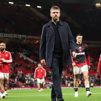 Torcedor desmaia ao ver eliminação do United em casa