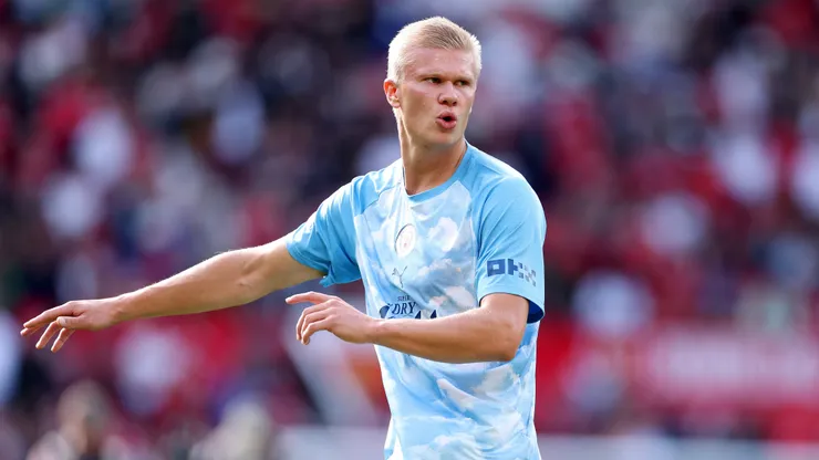 Erling Haaland antes da partida da Premier League entre Manchester United e Manchester City. (Photo by Michael Regan/Getty Images)