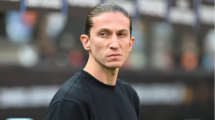 Filipe Luís dá leve puxão de orelha em destaque do Monaco. Foto: Rodrigo Valle/Getty Images)