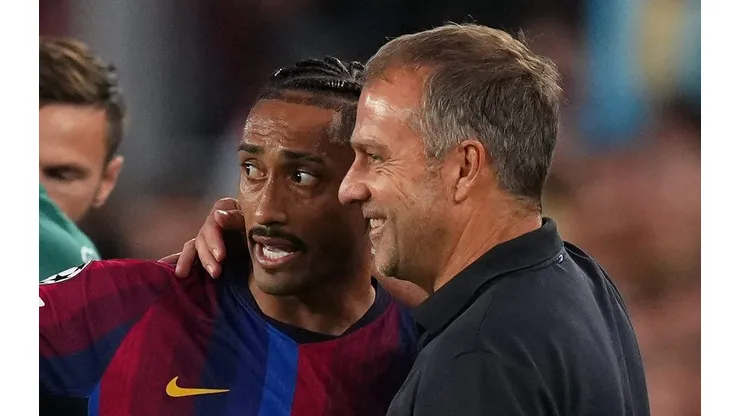 Raphinha exalta Flick no Barcelona. Foto: Alex Caparros/Getty Images)