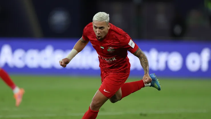 Guilherme Bala, do Shabab Al Ahli, comemora após marcar um gol que foi posteriormente anulado por impedimento durante a partida da semifinal da Liga dos Campeões da AFC entre FC Machida Zelvia e Shabab Al Ahli no Estádio Príncipe Abdullah Al Faisal em 21 de abril de 2026 em Jeddah, Arábia Saudita. (Foto de Yasser Bakhsh/Getty Images)