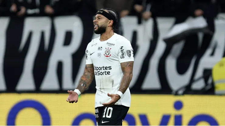 Memphis Depay é criticado na Europa.