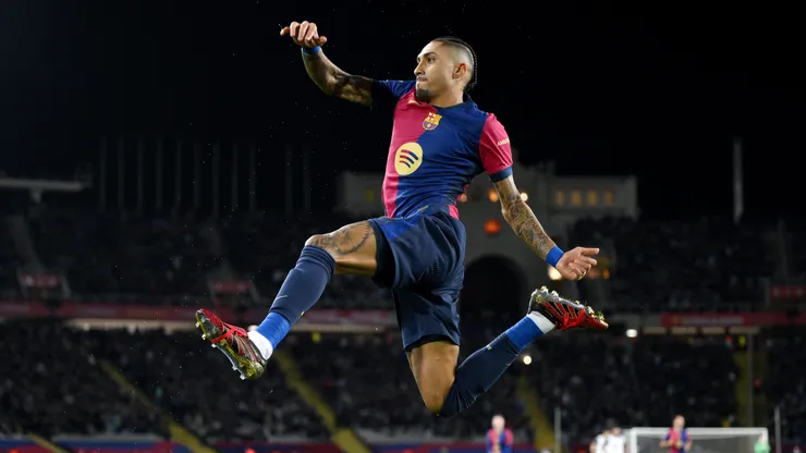 BARCELONA, SPAIN - JANUARY 26: Raphinha of FC Barcelona celebrates scoring his team's third goal during the LaLiga match between FC Barcelona and Valencia CF at Estadi Olimpic Lluis Companys on January 26, 2025 in Barcelona, Spain. (Photo by David Ramos/Getty Images)