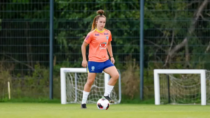 Bianca, zagueira da Seleção Brasileira Sub-20, durante treino. ((Foto: Luciana Vermell/CBF)