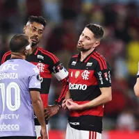 Flamengo supera expulsão de Jorginho e avança na Libertadores
