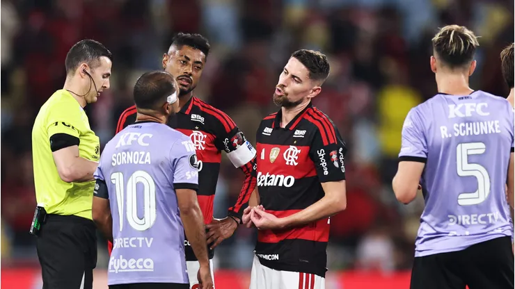 Jorginho após ser expulso durante a partida de volta das quartas de final da Copa Libertadores. (Photo by Buda Mendes/Getty Images)
