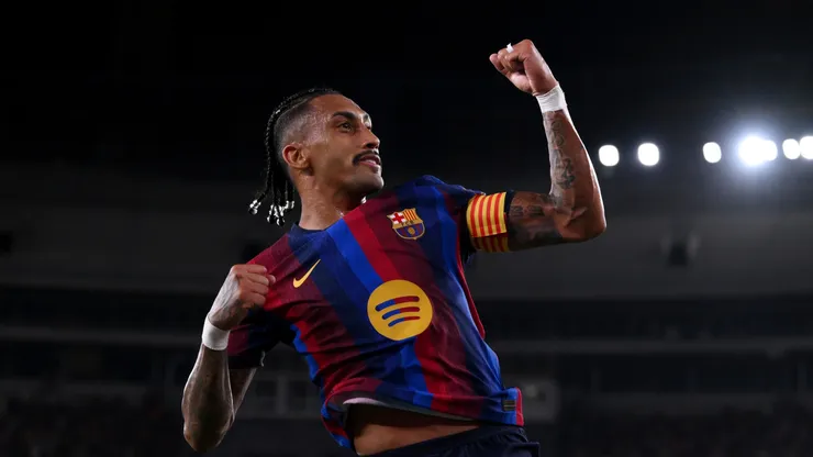 Raphinha, do Barcelona, ​​comemora o quarto gol de sua equipe durante a partida da LaLiga EA Sports 2026/27 entre FC Barcelona e Rayo Vallecano de Madrid no Spotify Camp Nou, em 31 de agosto de 2026, em Barcelona, ​​Espanha. (Foto de David Ramos/Getty Images)