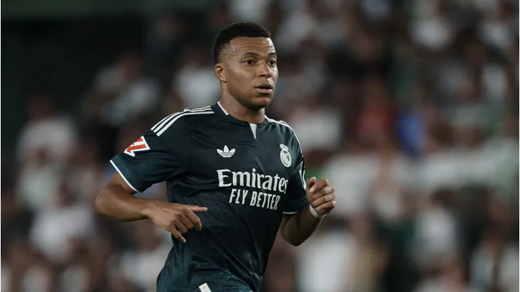 Kylian Mbappé se pronunciou sobre o Barcelona - Foto: Francisco Macia/Getty Images.