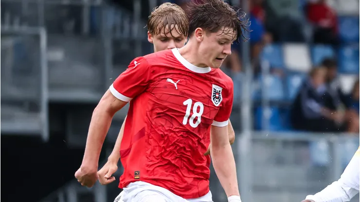Luca Weinhandl durante o amistoso internacional entre as seleções Sub-17 da Áustria e da Alemanha. (Photo by Jasmin Walter/Getty Images for DFB)