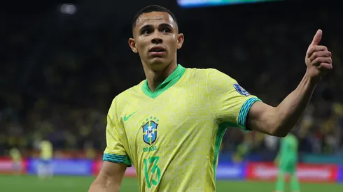 Vanderson e Wesley: comparação dos laterais do Brasil