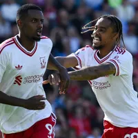 Isak decide e Liverpool vence o Bournemouth