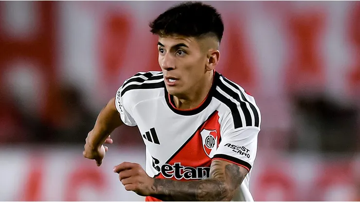 Almada se machuca no RIver e vira desfalque na Argentina. Foto: Marcelo Endelli/Getty Images)