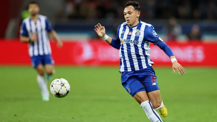 Pepê of FC Porto controls the ball during the UEFA Champions League group B match between Bayer 04 Leverkusen and FC Porto at BayArena on October 12, 2022 in Leverkusen, Germany. (Photo by Martin Rose/Getty Images)