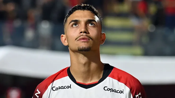Arthur Dias, zagueiro do Athletico-PR. (Foto: Walmir Cirne/AGIF)