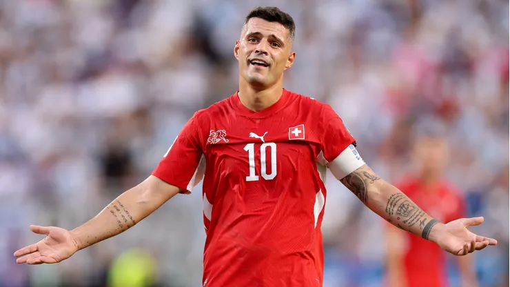 Granit Xhaka admitiu ter falsificado carteira de vacinação contra a Covid-19.