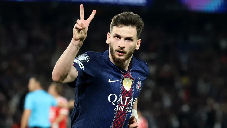 Kvaratskhelia, atacante do PSG. (Foto: Alexander Hassenstein/Getty Images)