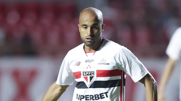 Lucas Moura tem contrato até dezembro com o São Paulo.
