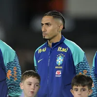 Raphinha e Vini chegam à Seleção em momentos opostos