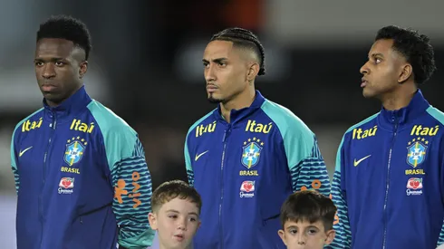 Raphinha e Vini chegam à Seleção em momentos opostos