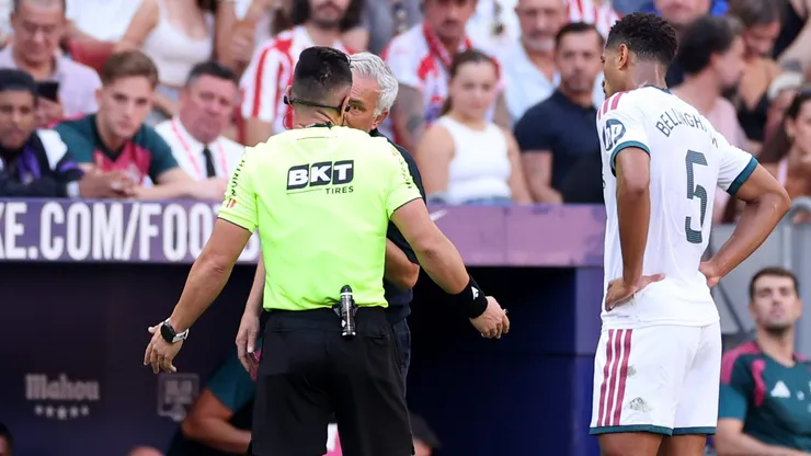 MADRID, SPAIN - SEPTEMBER 20: Jose Mourinho, Manager of Real Madrid, reacts with referee Miguel Angel Ortiz Arias during the LaLiga EA Sports 2026/27 match between Atletico de Madrid and Real Madrid at Riyadh Air Metropolitano on September 20, 2026 in Madrid, Spain. (Photo by Florencia Tan Jun/Getty Images)