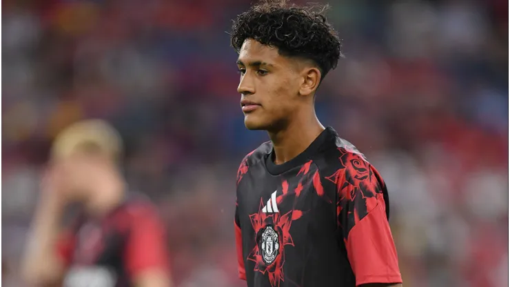 JJ Gabriel durante o aquecimento antes do amistoso de pré-temporada entre Leeds United e Manchester United. (Photo by Charles McQuillan/Getty Images)