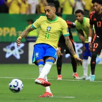 Sem Neymar, Raphinha deve virar o novo cobrador de pênaltis
