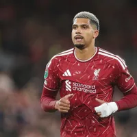 Análise: emprestado pelo Barcelona, Araújo transforma defesa do Liverpool