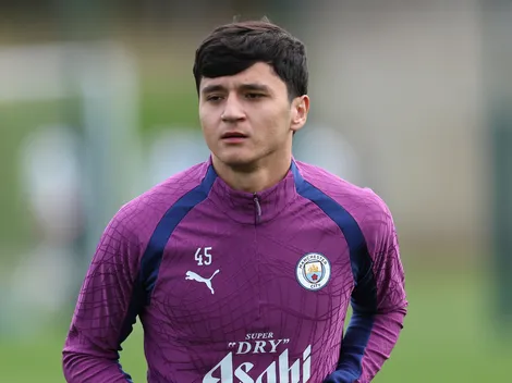 Chelsea demonstra interesse em Khusanov, do Manchester City