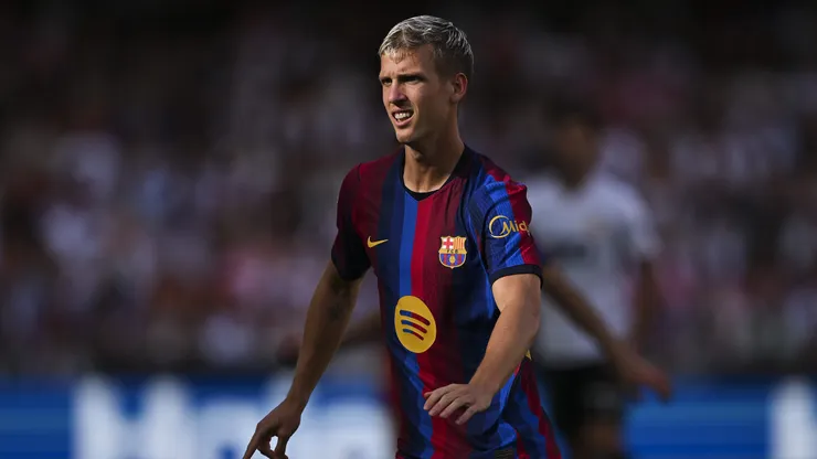 VALENCIA, SPAIN - SEPTEMBER 06: Dani Olmo of FC Barcelona looks on during the LaLiga EA Sports 2026/27 match between Valencia CF and FC Barcelona at Estadi de Mestalla on September 06, 2026 in Valencia, Spain. (Photo by David Ramos/Getty Images)