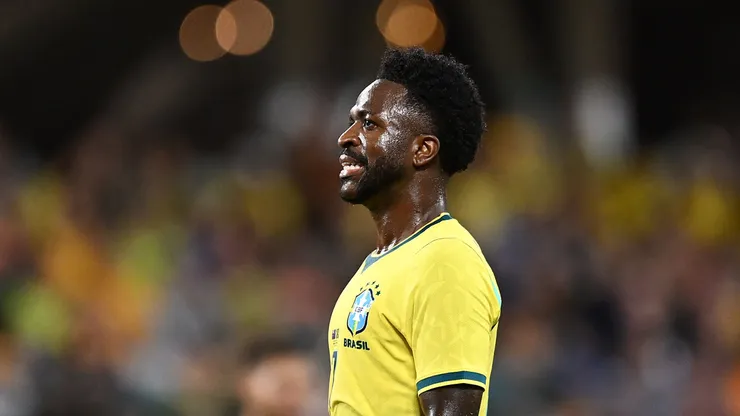 Vinicius José Paixão de Oliveira Júnior, do Brasil, observa durante o amistoso internacional entre Austrália e Brasil no Queensland Country Bank Stadium, em 25 de setembro de 2026, em Townsville, Austrália. (Foto de Albert Perez/Getty Images)