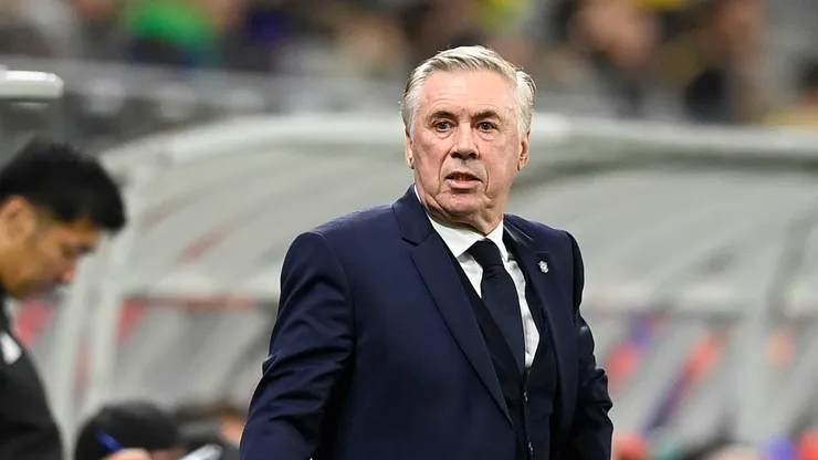 Carlo Ancelotti, técnico da seleção brasileira, observa o jogo amistoso internacional entre Austrália e Brasil no Queensland Country Bank Stadium, em Townsville, Austrália, em 25 de setembro de 2026. (Foto de Ian Hitchcock/Getty Images)