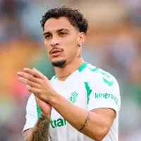 Antony ganha prêmio após se destacar na Europa League