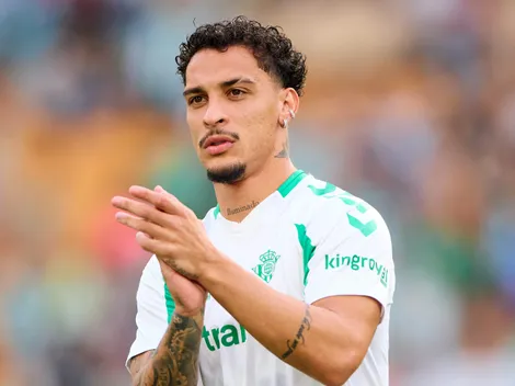 Antony ganha prêmio após se destacar na Europa League