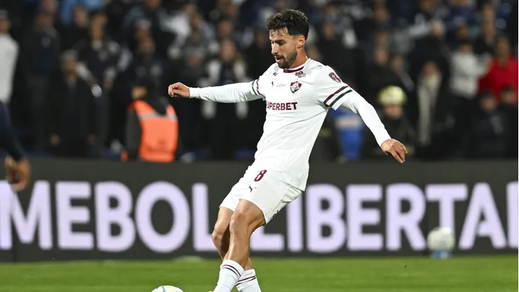MENDOZA, ARGENTINA AUGUST 18: Matheus Martinelli of Fluminense controls the ball during a Copa CONMEBOL Libertadores 2026 Round of 16 Second Leg match between Independiente Rivadavia and Fluminense at Malvinas Argentinas Stadium on August 18, 2026, in Mendoza, Argentina. (Photo by Hernán Cortez/Getty Images)