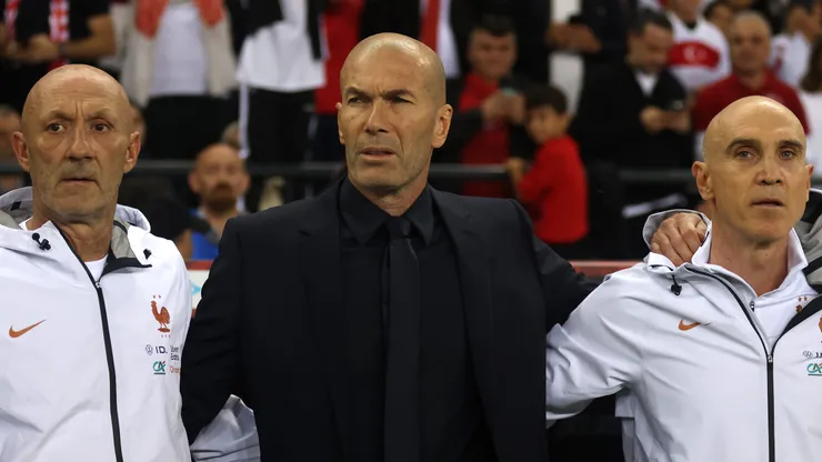 KOCAELI, TURKEY - SEPTEMBER 25: Zinedine Zidane, Head Coach of France lines up on the touchline with coaching staff for the national anthem before the UEFA Nations League 2026/27 group phase match between Türkiye and France at Kocaeli Stadium on September 25, 2026 in Kocaeli, Turkey. (Photo by Burak Kara/Getty Images)