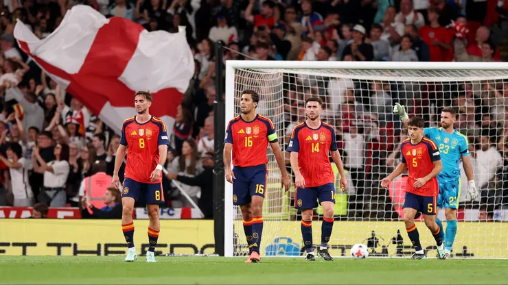 LONDON, ENGLAND - SEPTEMBER 26: Spain players react after conceding a goal scored by Anthony Gordon of England during the UEFA Nations League 2026/27 group phase match between England and Spain at Wembley Stadium on September 26, 2026 in London, England. (Photo by Carl Recine/Getty Images)