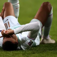 Mbappé sofre lesão no joelho e pode ficar até 12 dias fora