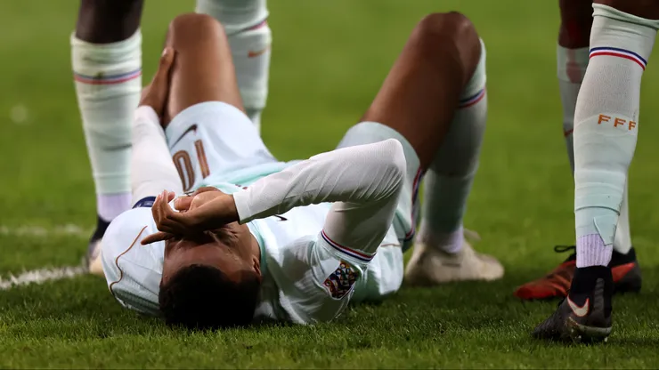KOCAELI, TURKEY - SEPTEMBER 25: Kylian Mbappe of France reacts as he sustains an injury during the UEFA Nations League 2026/27 group phase match between Türkiye and France at Kocaeli Stadium on September 25, 2026 in Kocaeli, Turkey. (Photo by Burak Kara/Getty Images)